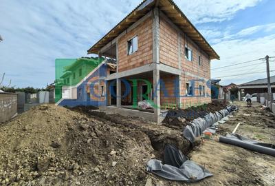 Casă individuală cu 5 camere în Dumbrăvița