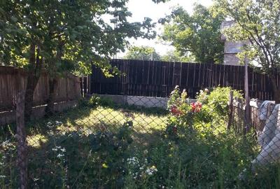 Loc de casa in Catamarasti Deal la intrare - 2