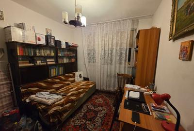 Apartament cu 4 camere decomandat în Titan