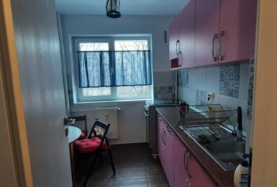 Apartament cu 2 camere semidecomandat, mobilat în Dristor