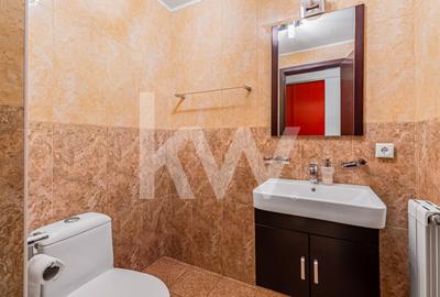 Închiriere apartament 4 camere, acces la parcare cu barieră, strada De Mijloc - 17