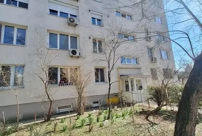 Apartament renovat  centrală proprie, aer condiționat, 8 minute metrou - 1