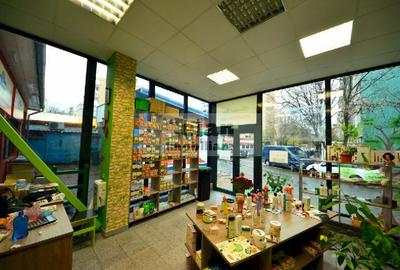 Militari Piata Veteranilor Spatiu Stradal, 24 Mp, Vitrina De Sticla - 1