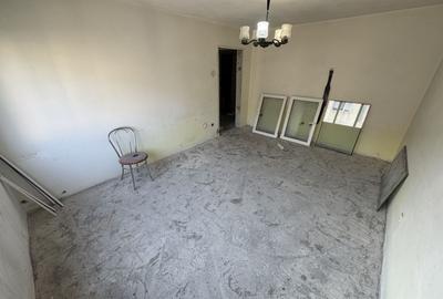 Apartament cu 3 camere decomandat în CET