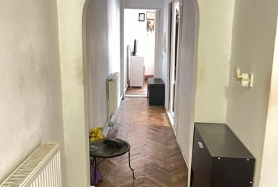 VANZARE 2 CAM ACADEMIEI- UNIVERSITATE - 1