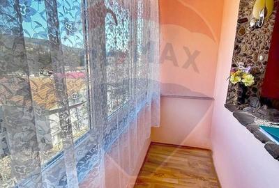 OPORTUNITATE DE INVESTITIE- CAVNIC - apartament cu 3 camere - 4