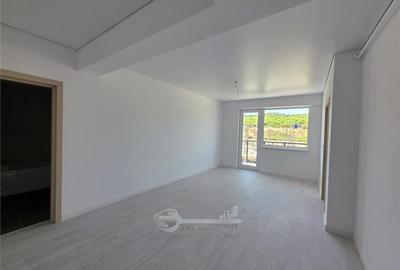 Apartament o camera Bucium + curte de 20mp - 1