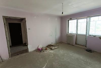 Apartament 2 semi, etajul 3 din 4, zona Tic Tac - 2