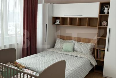 Apartament cu 3 camere semidecomandat, mobilat în Florești