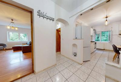 Apartament cu 3 camere decomandat în Răcădău