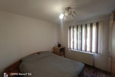 Apartament cu 3 camere de vânzare în Reghin str. Făgărașului - 11