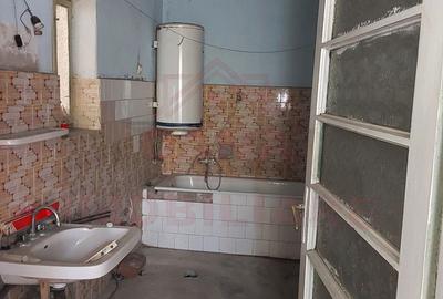 CASĂ IABLANIȚA  7 CAMERE \JUD. CS - 8