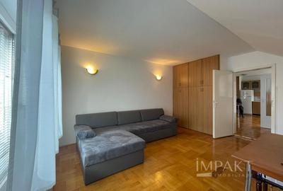 Apartament cu 3 camere semidecomandat, mobilat în Central