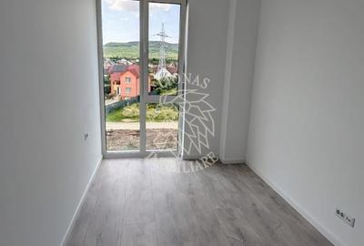 Apartament cu 4 camere decomandat în Calea Moldovei