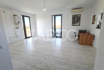 Apartament cu 3 camere decomandat, mobilat în Piața Cluj
