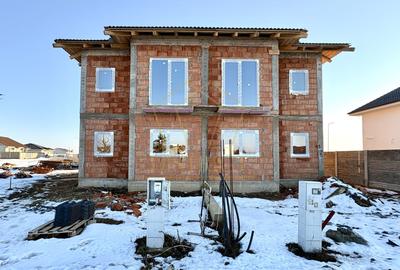 Duplex cu 3 camere în Bucovăț (Remetea Mare)