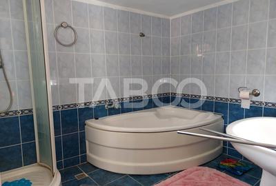 Casa de vanzare cu 2 apartamente separate si teren 544 mp Cisnadioara - 8