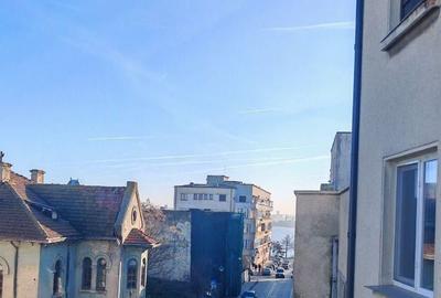 Apartament cu 3 camere decomandat în Peninsula