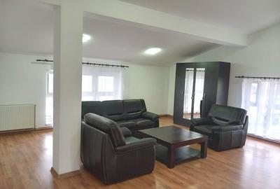 Apartament cu 3 camere decomandat, mobilat în Cetate