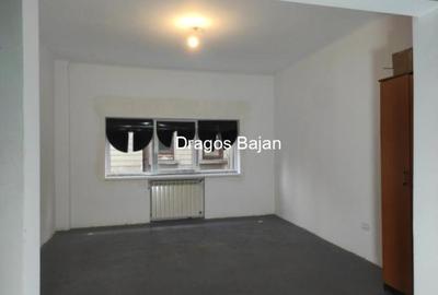 4 camere // bloc renovat // etajul 1 - 2