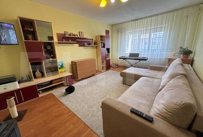 Apartament cu 3 camere decomandat, mobilat în Nicolina