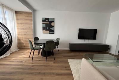 Apartament cu 3 camere semidecomandat în Floreasca