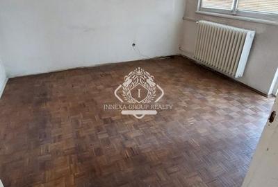 Apartament cu 4 camere nedecomandat în Universitate