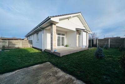 Duplex cu 3 camere în Bucovăț (Remetea Mare)