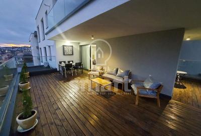 Apartament cu 3 camere semidecomandat, mobilat în Andrei Mureșanu