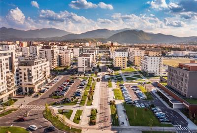 Studio in Kasper Coresi, vedere către aleea pietonală, loc de parcare si boxa - 15