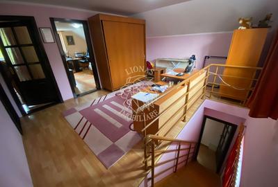 Casa 210 mp-garaj-curte amenajata-panouri solare-Ghinda - 6