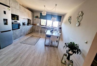 Casă modernă, mobilată, cu priveliște superbă – zona Vivo, Florești - 1