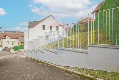 La poalele Tâmpei — vilă contemporană în Schei - 29