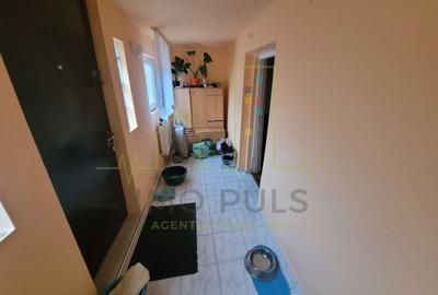 Casa in Ronat compartimentata in 2 apartamente cu intrari separate - 9