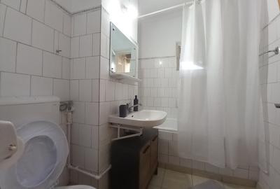 Garsoniera decomandata in bloc mixt , etaj 3, libera , Matei Basarab -central - 2