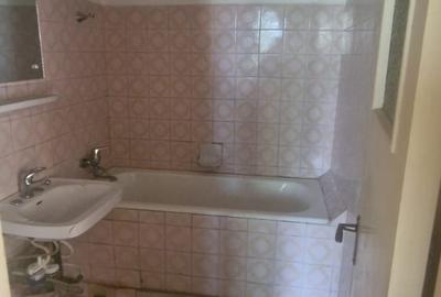 Se vinde in Nord apartament 3 camere etaj 1/9,pret 69000 euro negociabil. - 7