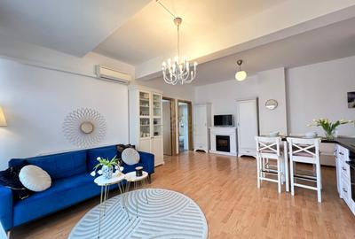 Apartament cu 3 camere semidecomandat, mobilat în Bună Ziua