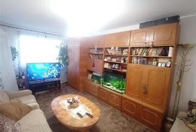 Apartament cu 3 camere decomandat în Complex Studențesc
