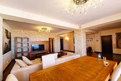 De închiriat Apartament de 3 Camere, Vedere la Mare, în Centru, 180mp utili. - 4