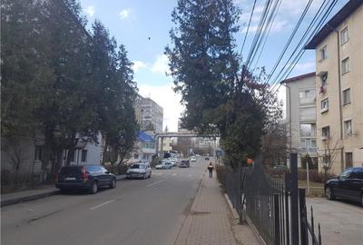 Garsoniera confort trei, in bloc de garsoniere, semimobilata, pe Stadionului 5 - 1