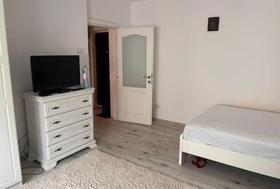 13 Septembrie Panduri, bloc mixt 1992, metrou Academia Militara - 14