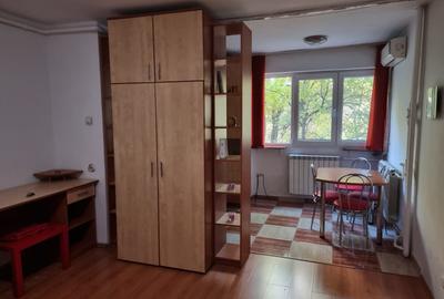 VANZARE GARSONIERA MILITARI- VETERANILOR - 1