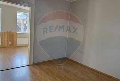 Apartament ultracentral cu curte, 2 unități locative. Str. Pitesti - 12