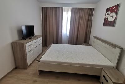 INCHIRIEZ  apartament 3  camere decomandat ,renovat, zona Mihai Viteazul