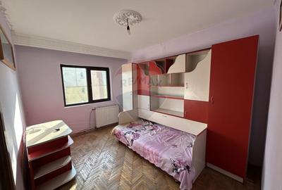 Apartament cu 3 camere decomandat de închiriat în zona Hotvon et.3 - 2