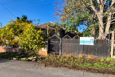 Valu lui Traian - teren 400 mp + casa 3 camere (72 mp ) /necesita renovare - 2