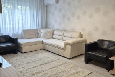Vand Apartament cu 3 camere in zona Nicolina - 1
