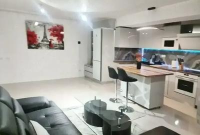 Apartament cu 2 camere decomandat, mobilat în Parcul Carol