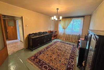 Apartament cu 3 camere decomandat în Titan