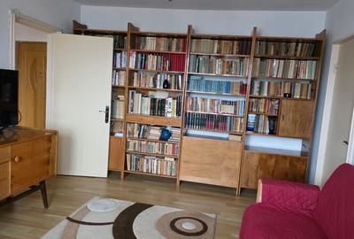 Apartament cu 3 camere semidecomandat în Drumul Taberei